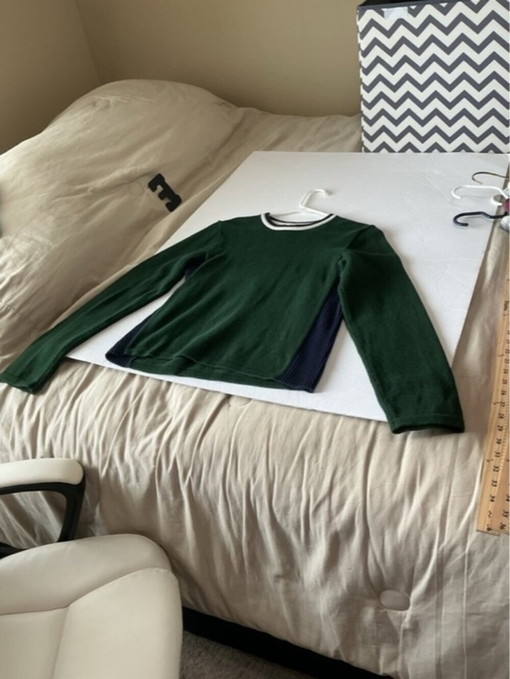 Vintage Y2K Green & Navy Crewneck Sweater with Contrast ribbed Side Panels - Picture 4 of 13